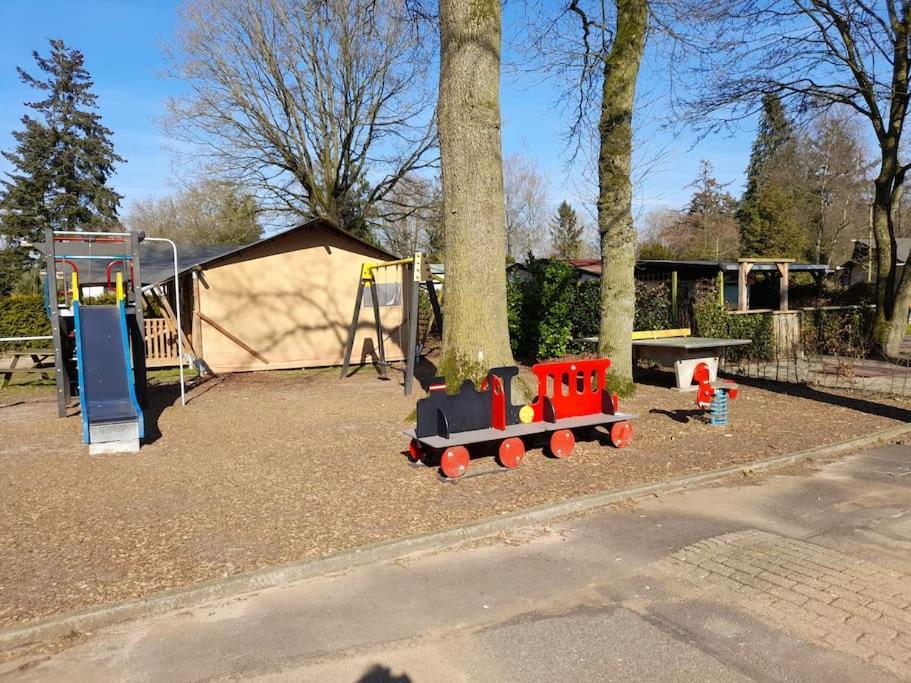 Gezellig Ingerichte Blokhut Op Een Rustig Park! Putten Eksteriør billede